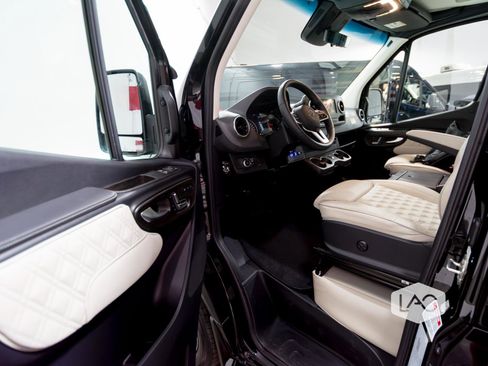 Used 2024 Mercedes-Benz Sprinter 3500 image 18