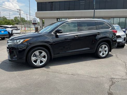 Used 2017 Toyota Highlander Limited AWD/4WD image 3