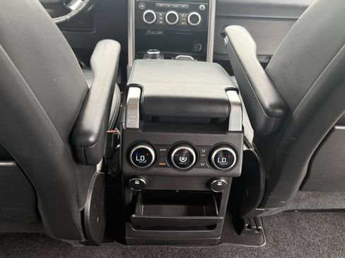 Used 2017 Land Rover Discovery First Edition AWD/4WD image 16