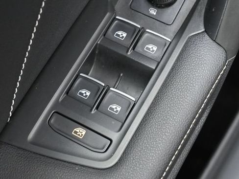 Used 2022 Volkswagen Tiguan SE AWD/4WD image 13