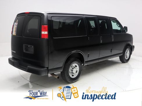 Used 2017 Chevrolet Express 2500 LS RWD image 3
