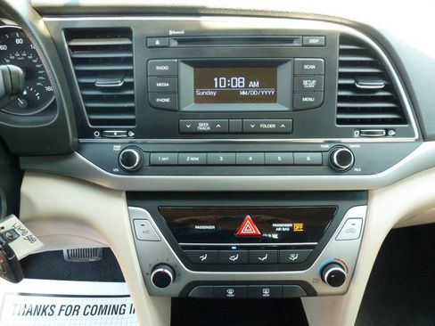 Used 2018 Hyundai Elantra SE FWD image 19