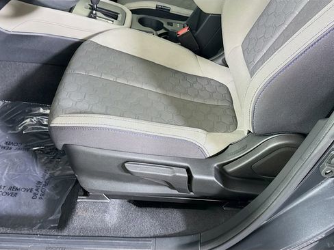 Certified 2025 Subaru Forester Base image 23