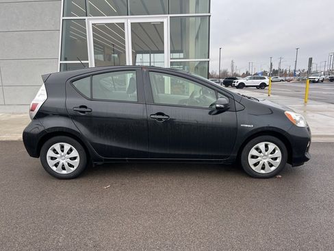 Used 2014 Toyota Prius C One image 2