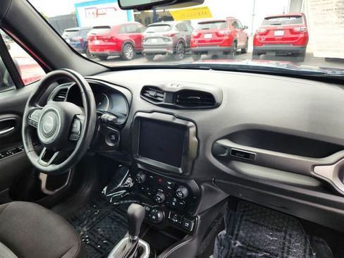 Used 2021 Jeep Renegade Latitude AWD/4WD image 11