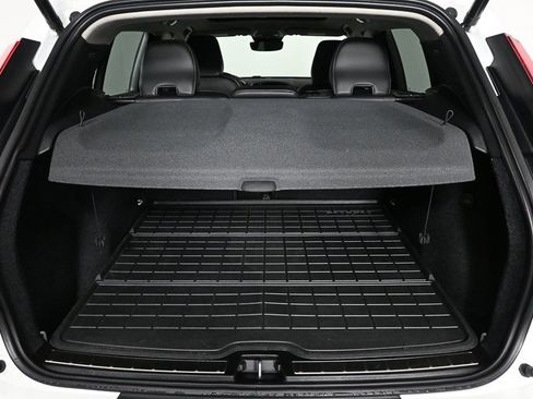 Used 2023 Volvo XC40 B5 Plus w/ Driver Assist Package image 27