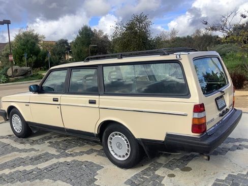 Used 1987 Volvo 240 DL image 14