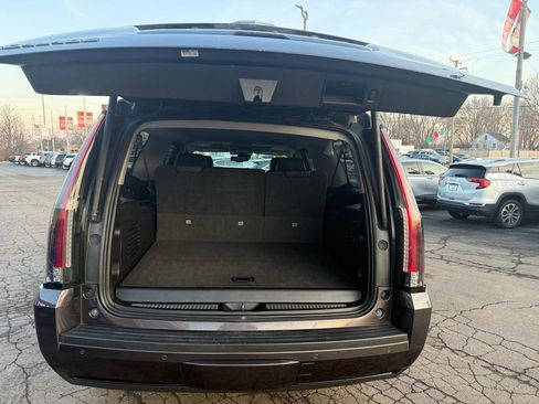 Used 2016 Cadillac Escalade ESV Luxury image 12