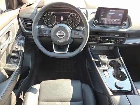 Used 2023 Nissan Rogue SV w/ SV Premium B Package image 12