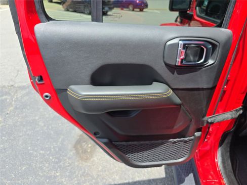 Used 2025 Jeep Wrangler Unlimited Sahara AWD/4WD image 13