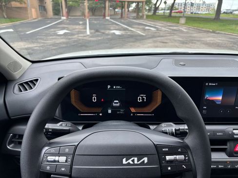 Used 2025 Kia K4 FWD image 29