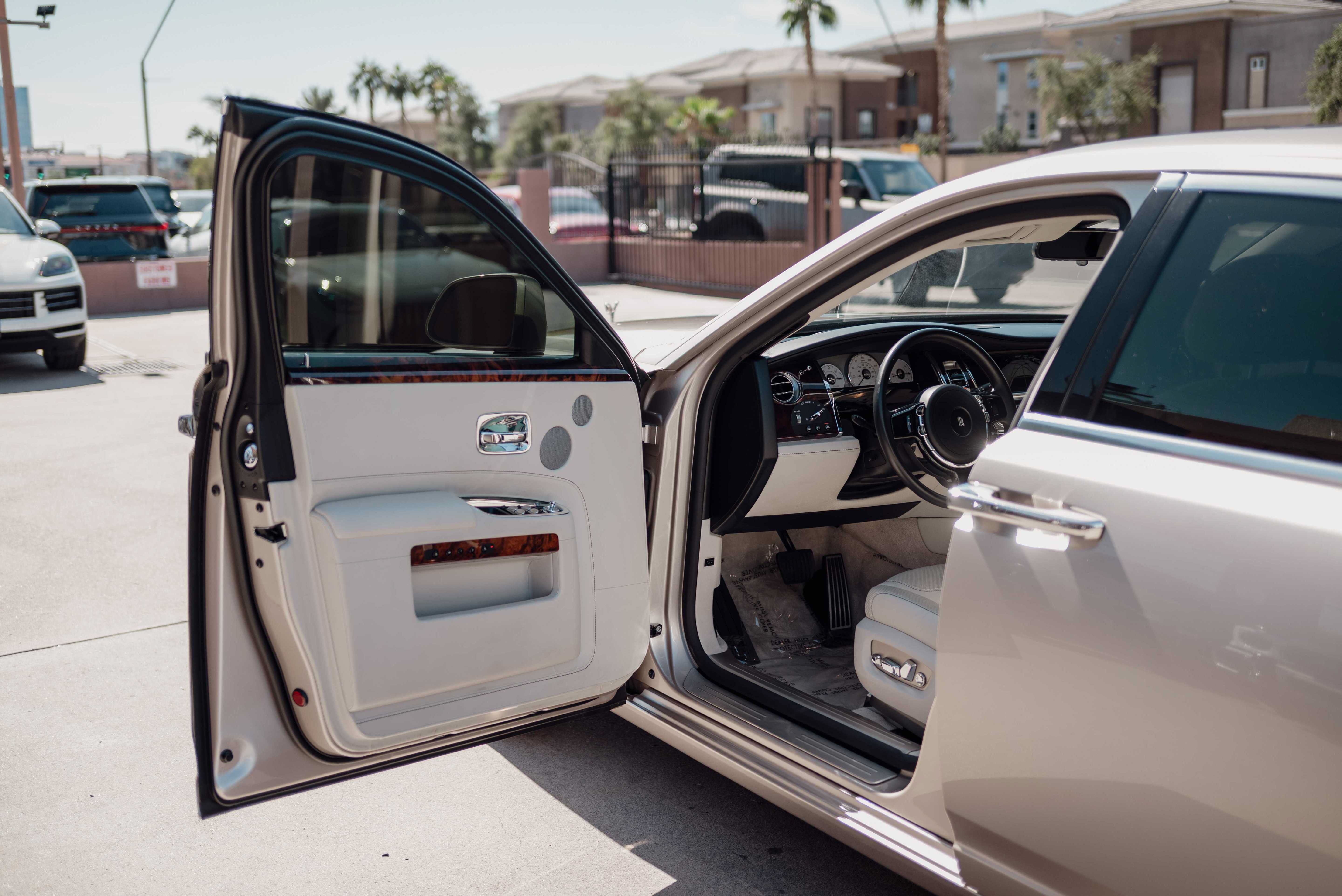 Used 2020 Rolls-Royce Ghost RWD image 6