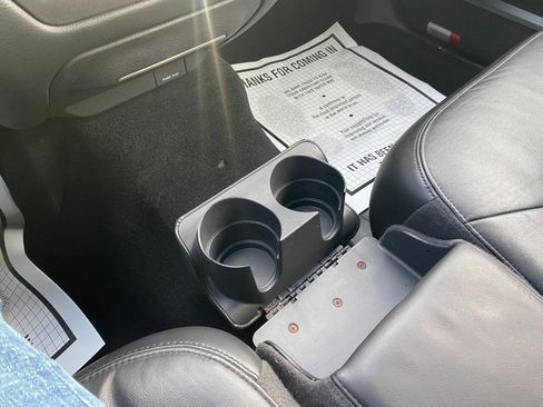 Used 2008 Lincoln Town Car Signature Limited image 16