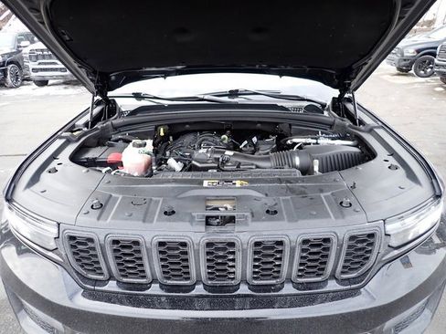 Used 2023 Jeep Grand Cherokee Altitude image 12