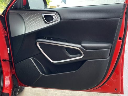 Used 2022 Kia Soul LX FWD image 17