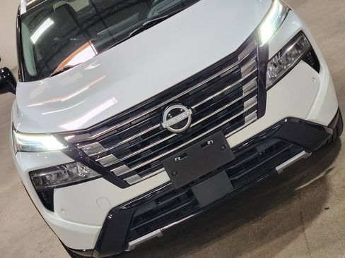 Used 2024 Nissan Rogue Platinum w/ Platinum Premium Package image 19