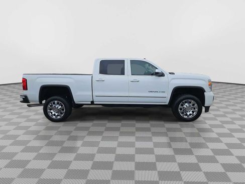 Used 2019 GMC Sierra 2500 Denali w/ Suspension Package, Off-Road AWD/4WD image 16