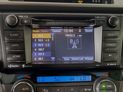 Used 2018 Toyota RAV4 XLE AWD/4WD image 27