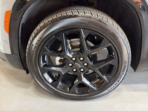 Used 2025 Chevrolet Traverse RS image 9