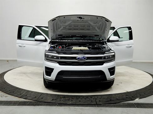 Used 2024 Ford Expedition Max XLT image 10