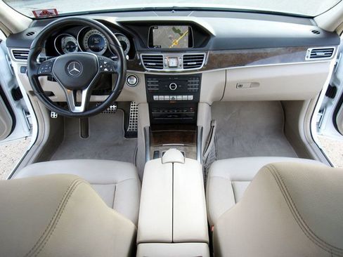 Used 2016 Mercedes-Benz E 350 4MATIC Sedan w/ Premium Package image 20