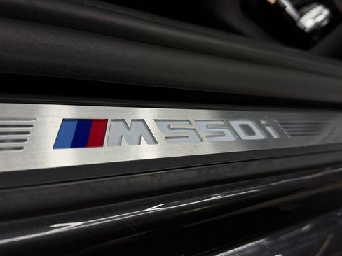 Used 2019 BMW M550i xDrive w/ Dynamic Handling Package AWD/4WD image 15