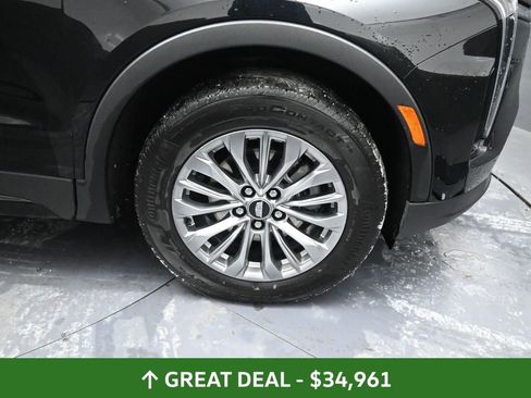 Used 2025 Cadillac XT4 Premium Luxury image 20