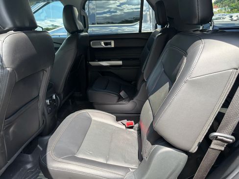 Used 2022 Ford Explorer Limited w/ Equipment Group 301A AWD/4WD image 8