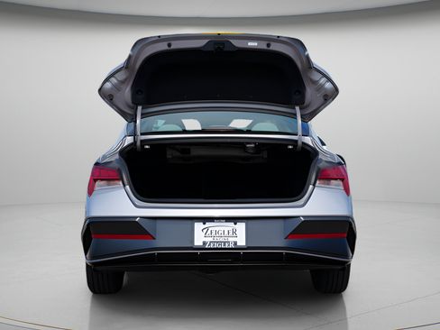 Certified 2026 Hyundai Elantra Limited FWD image 10