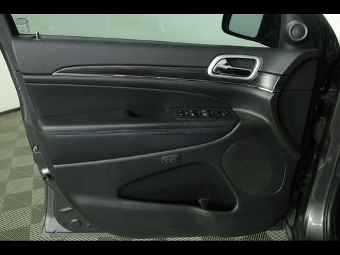 Used 2020 Jeep Grand Cherokee Limited image 18