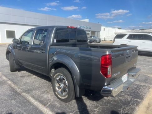 Used 2019 Nissan Frontier SV image 6