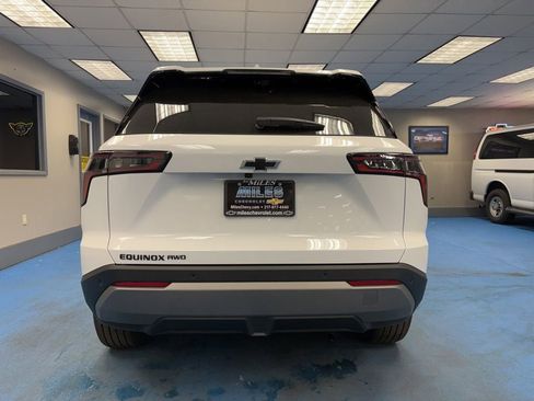 New 2026 Chevrolet Equinox LT w/ Midnight Edition AWD/4WD image 7