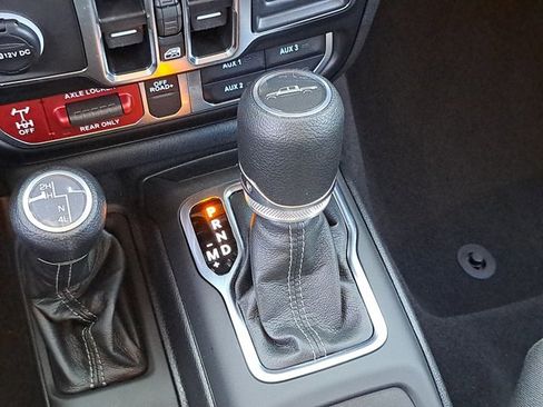 Used 2025 Jeep Gladiator Mojave image 22