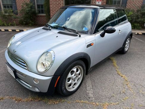 Used 2006 MINI Cooper Hardtop FWD image 1