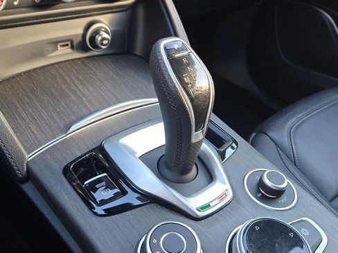 Used 2023 Alfa Romeo Stelvio Ti image 27
