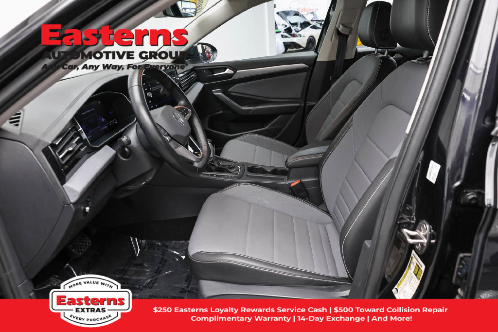 Used 2025 Volkswagen Jetta SE FWD image 15