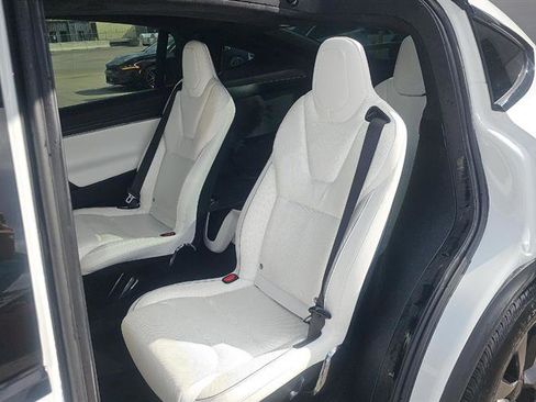 Used 2022 Tesla Model X Plaid image 4