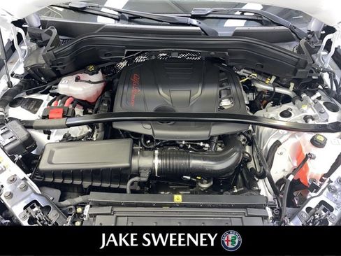 Used 2023 Alfa Romeo Stelvio Veloce image 33