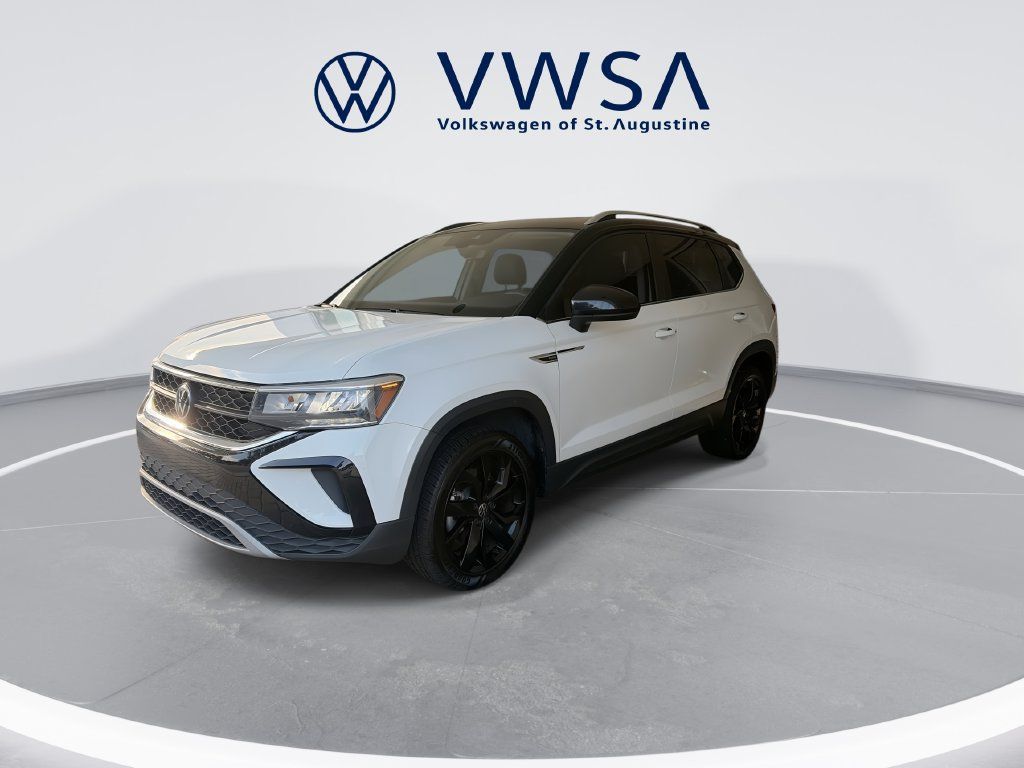 Certified 2023 Volkswagen Taos SE w/ Panoramic Sunroof Package FWD image 3