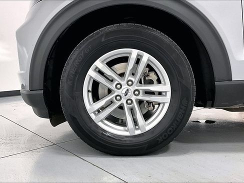 Used 2023 Ford Explorer XLT w/ Equipment Group 202A RWD image 10
