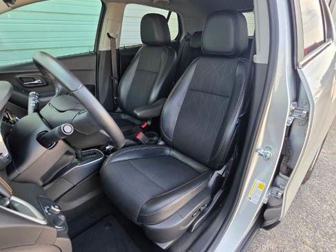 Used 2017 Chevrolet Trax LT w/ LT Convenience Package FWD image 13