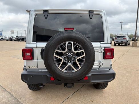 Used 2024 Jeep Wrangler Sahara image 19
