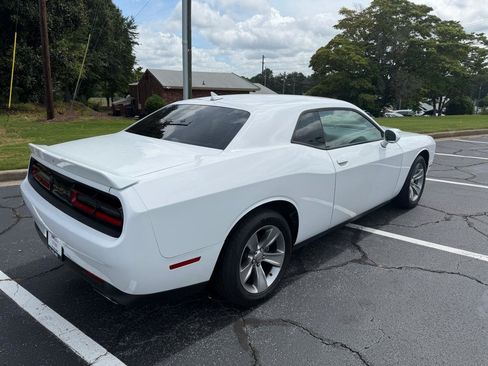 Used 2021 Dodge Challenger SXT RWD image 5