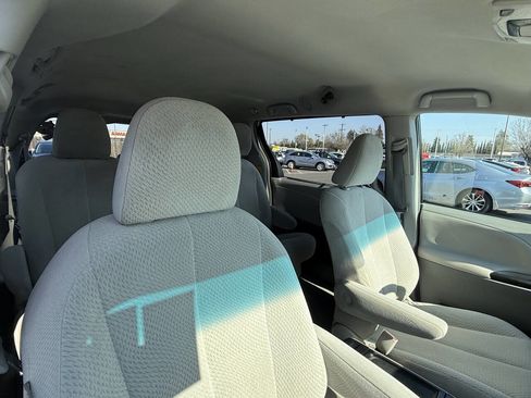 Used 2012 Toyota Sienna LE image 19