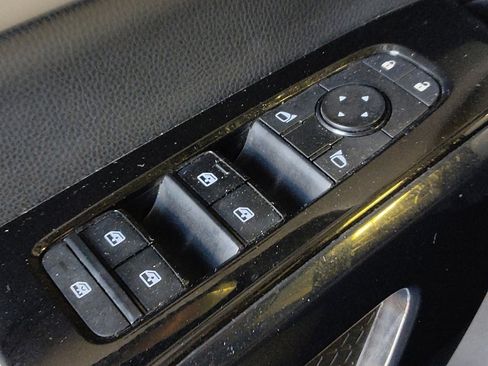 Used 2022 Nissan Pathfinder SV FWD image 27