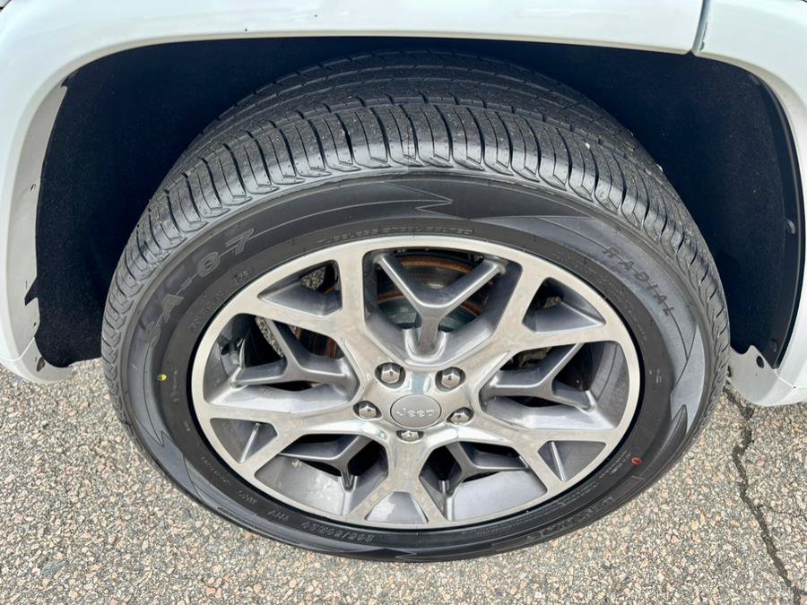 Used 2020 Jeep Grand Cherokee Overland AWD/4WD image 36