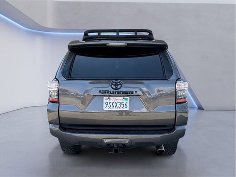 Used 2022 Toyota 4Runner SR5 AWD/4WD image 5