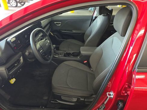 Used 2025 Kia K4 LXS image 5