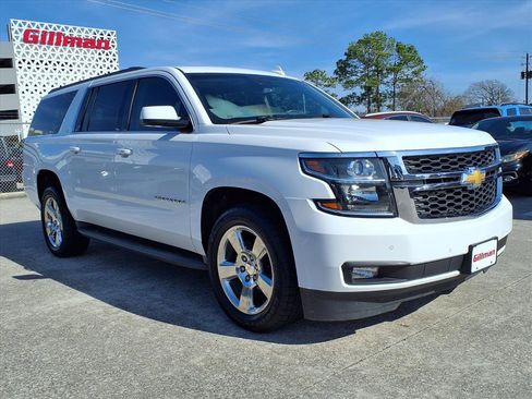 Used 2016 Chevrolet Suburban LT image 2