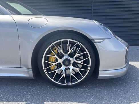 Used 2015 Porsche 911 Turbo image 9